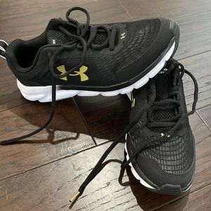 Under Armour Deluxe Foam New without Box